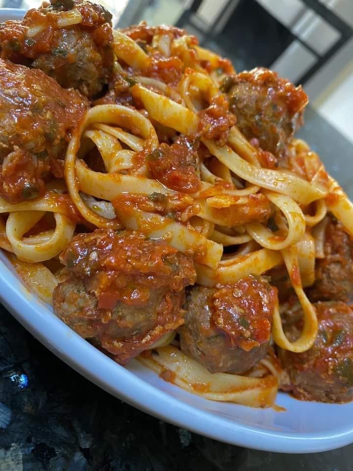 Fettuccine and Meatballs: A Taste Explosion in Your Mouth! 🍝