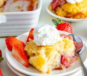 Easy-Peasy Strawberry Cobbler 🍓