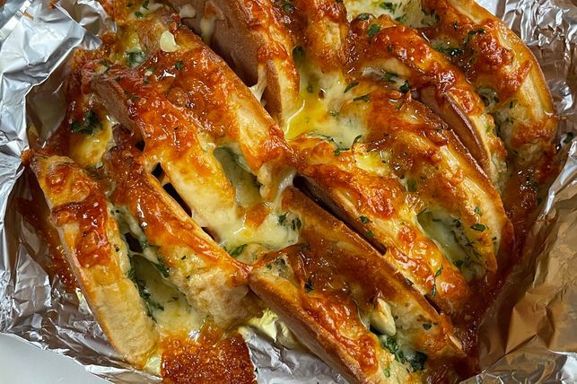 Air fryer crumpet garlic bread