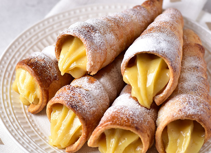 Buttery Crisp Italian Cream-Filled Cannoncini Recipe