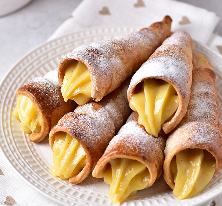 Buttery Crisp Italian Cream-Filled Cannoncini Recipe