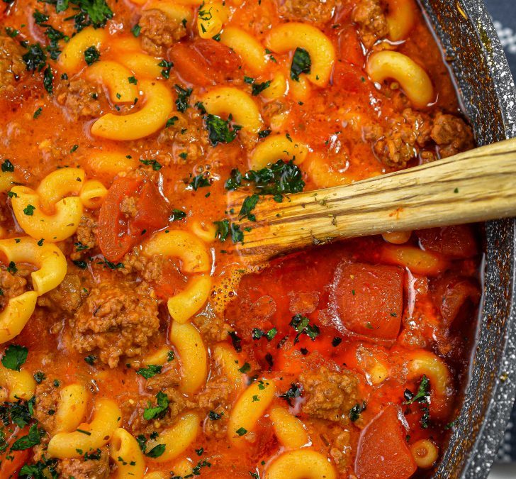 Easy Cheesy Beef Goulash Recipe 🍝🧀