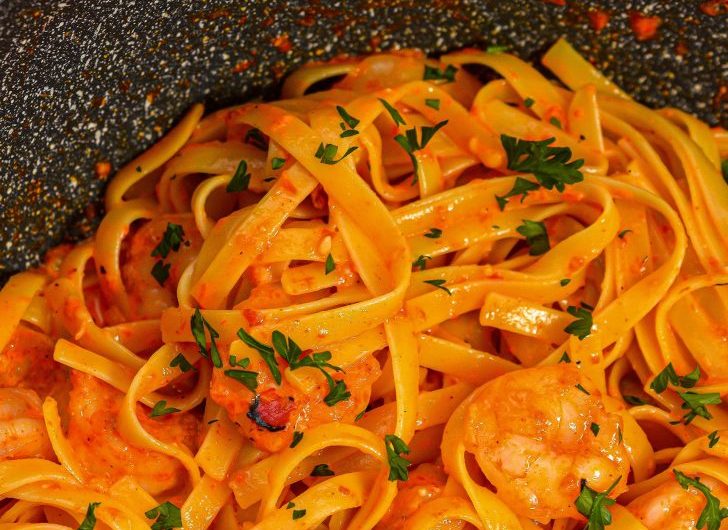 Instant Pot Shrimp Fettuccine with Roasted Red Pepper Sauce Recipe