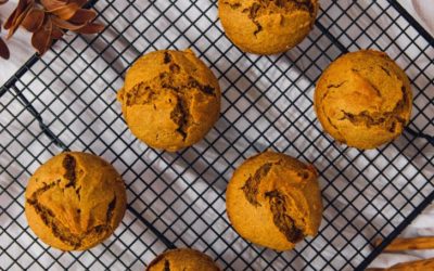 “2-Ingredient Pumpkin Muffins – The Easiest Fall Treat!”